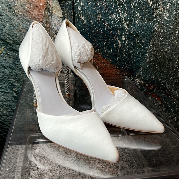 OZARA II - CRYSTAL HEEL POINTED TOE BRIDAL PUMP - WHITE - Picture 2 of 15